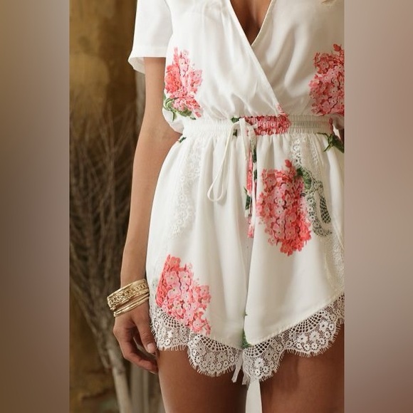 Teal & Tala | Floral Shortie Romper - Picture 2 of 7